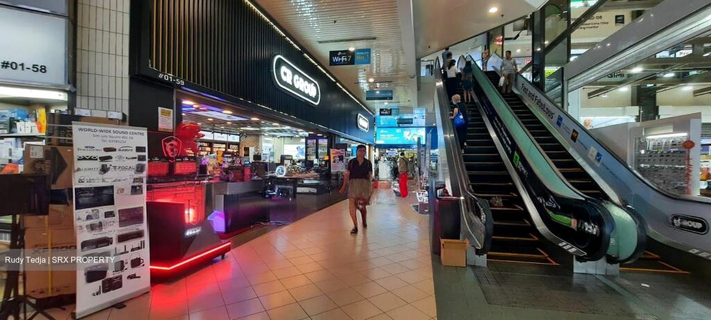 Sim Lim Square (D7), Shop House #498278141